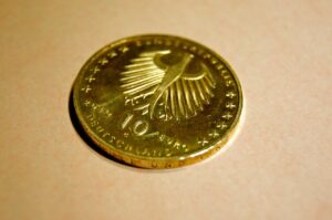 借金による財産の差し押さえを防ぐ方法は？
