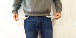 自己破産はいくらからできるのか具体的な基準は？