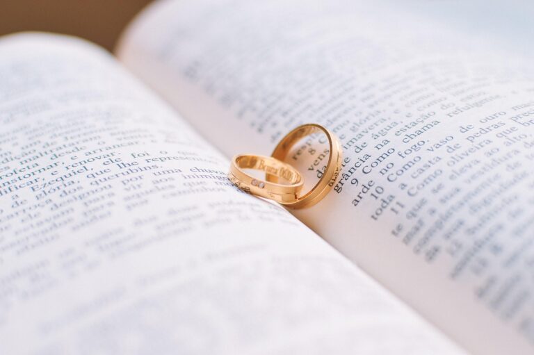 借金を抱えたまま結婚する際の注意点は？